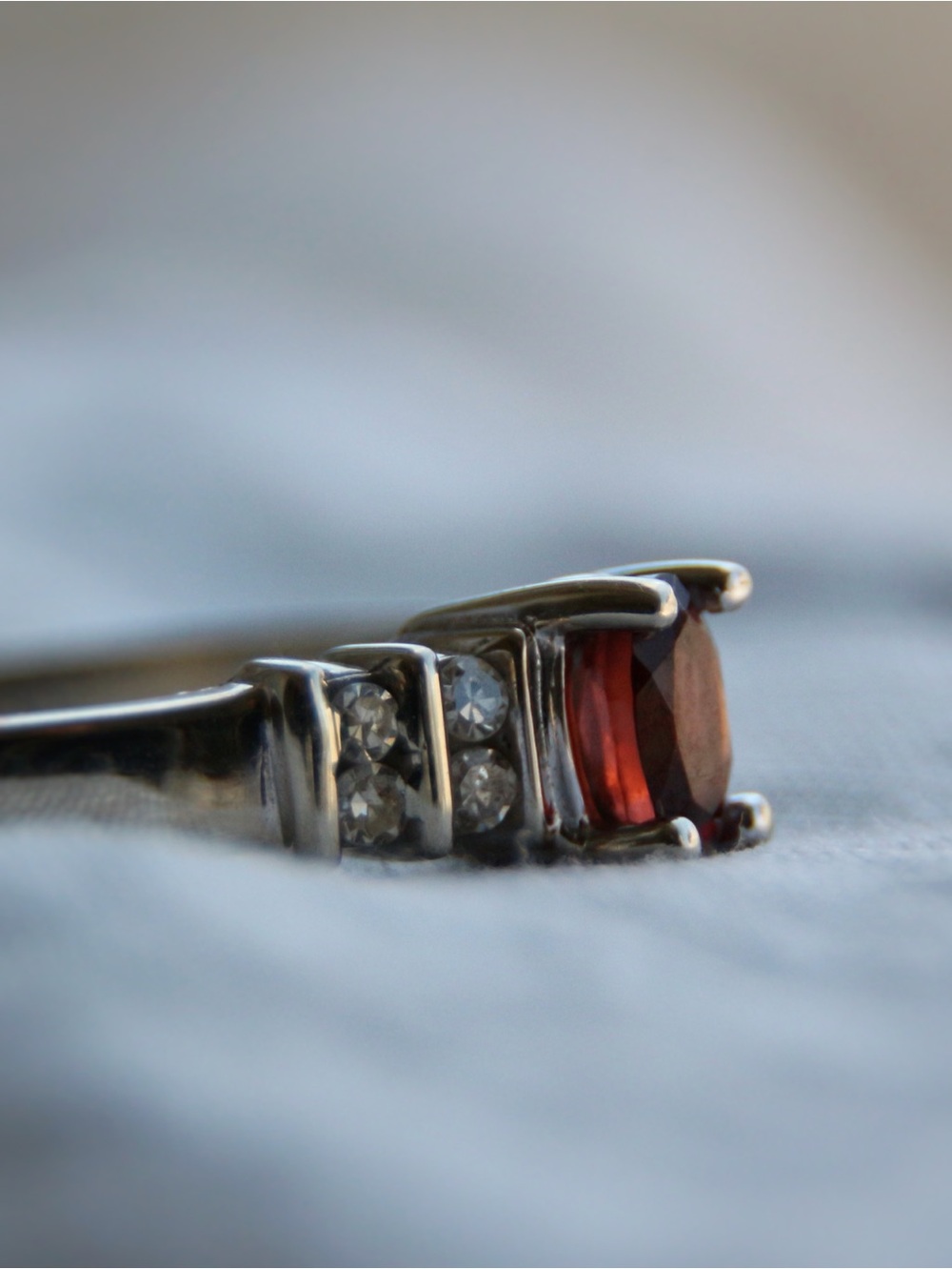 2000's 10k Gold Garnet and Diamond Ring - Picture 7 of 8